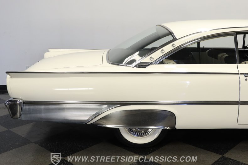 Ford-Galaxie-1961-Corinthian-White-Black-26