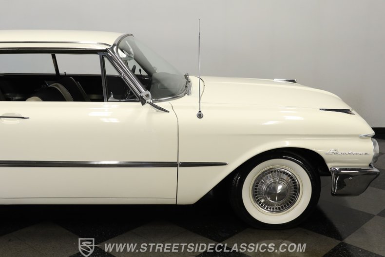 Ford-Galaxie-1961-Corinthian-White-Black-27