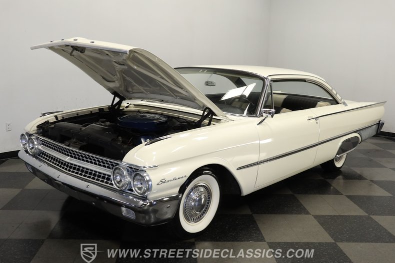 Ford-Galaxie-1961-Corinthian-White-Black-28