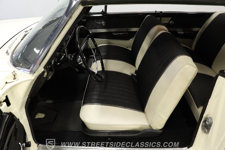 Ford-Galaxie-1961-Corinthian-White-Black-3