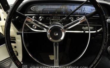 Ford-Galaxie-1961-Corinthian-White-Black-32