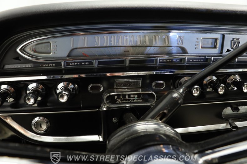 Ford-Galaxie-1961-Corinthian-White-Black-33