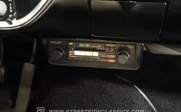 Ford-Galaxie-1961-Corinthian-White-Black-35