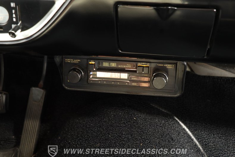 Ford-Galaxie-1961-Corinthian-White-Black-35