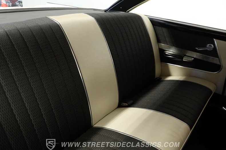 Ford-Galaxie-1961-Corinthian-White-Black-37