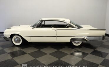 Ford-Galaxie-1961-Corinthian-White-Black