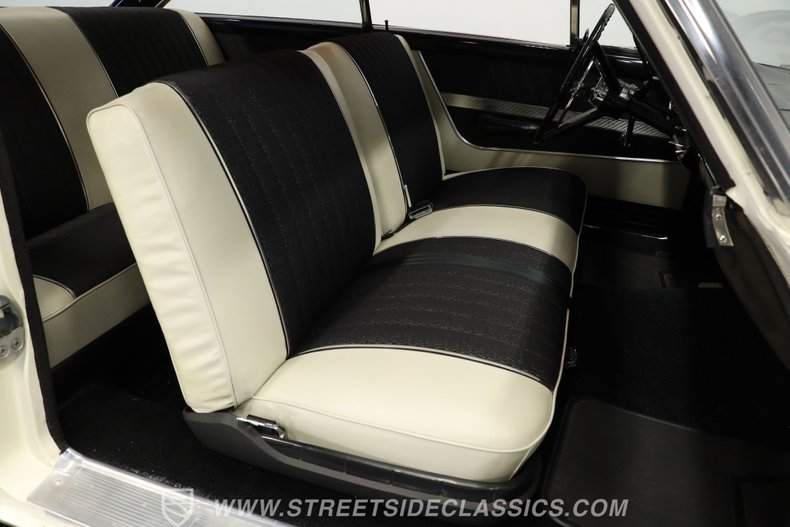 Ford-Galaxie-1961-Corinthian-White-Black-38