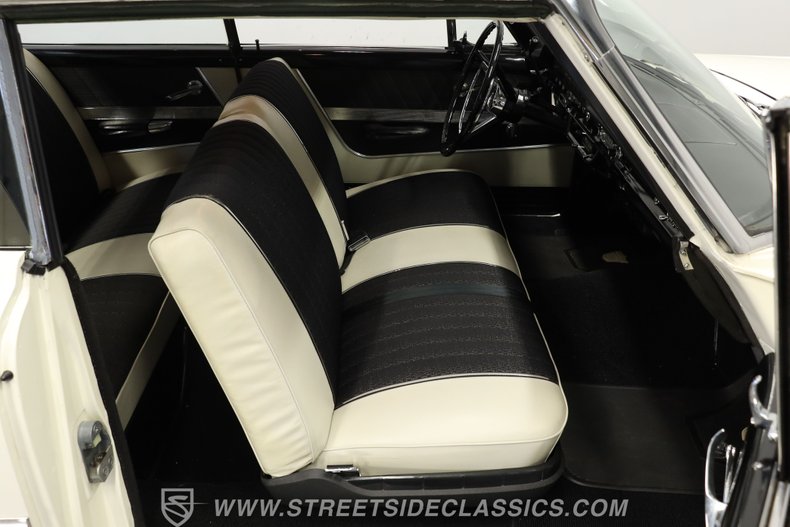 Ford-Galaxie-1961-Corinthian-White-Black-39