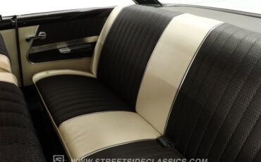 Ford-Galaxie-1961-Corinthian-White-Black-4