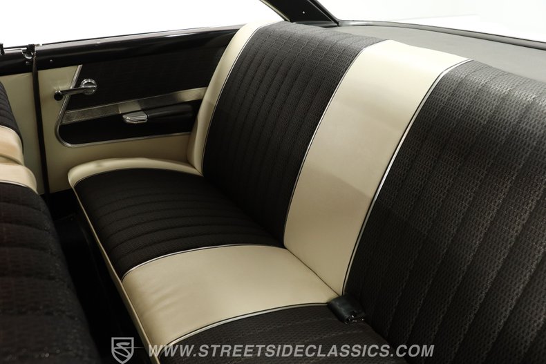 Ford-Galaxie-1961-Corinthian-White-Black-4