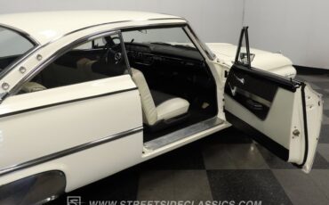 Ford-Galaxie-1961-Corinthian-White-Black-42