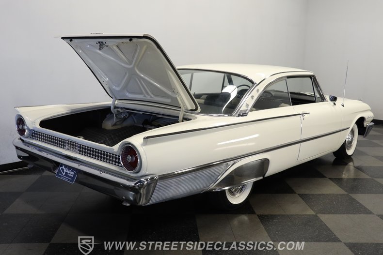 Ford-Galaxie-1961-Corinthian-White-Black-43