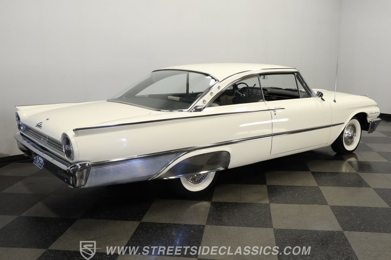 Ford-Galaxie-1961-Corinthian-White-Black-46