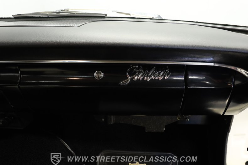 Ford-Galaxie-1961-Corinthian-White-Black-49