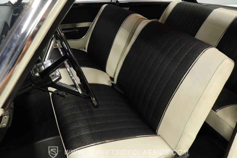 Ford-Galaxie-1961-Corinthian-White-Black-7