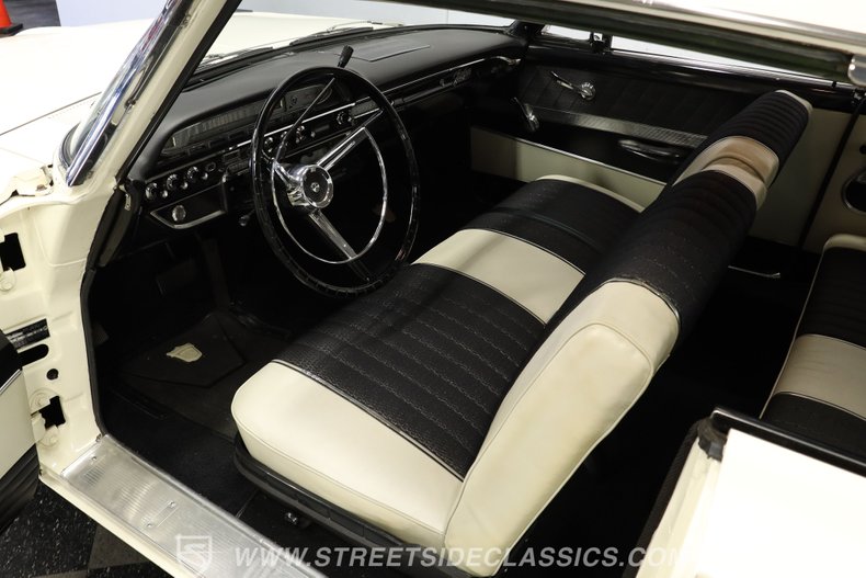 Ford-Galaxie-1961-Corinthian-White-Black-9