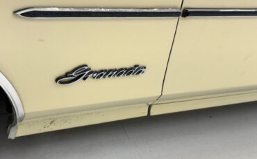 Ford-Granada-1977-Cream-Cream-17