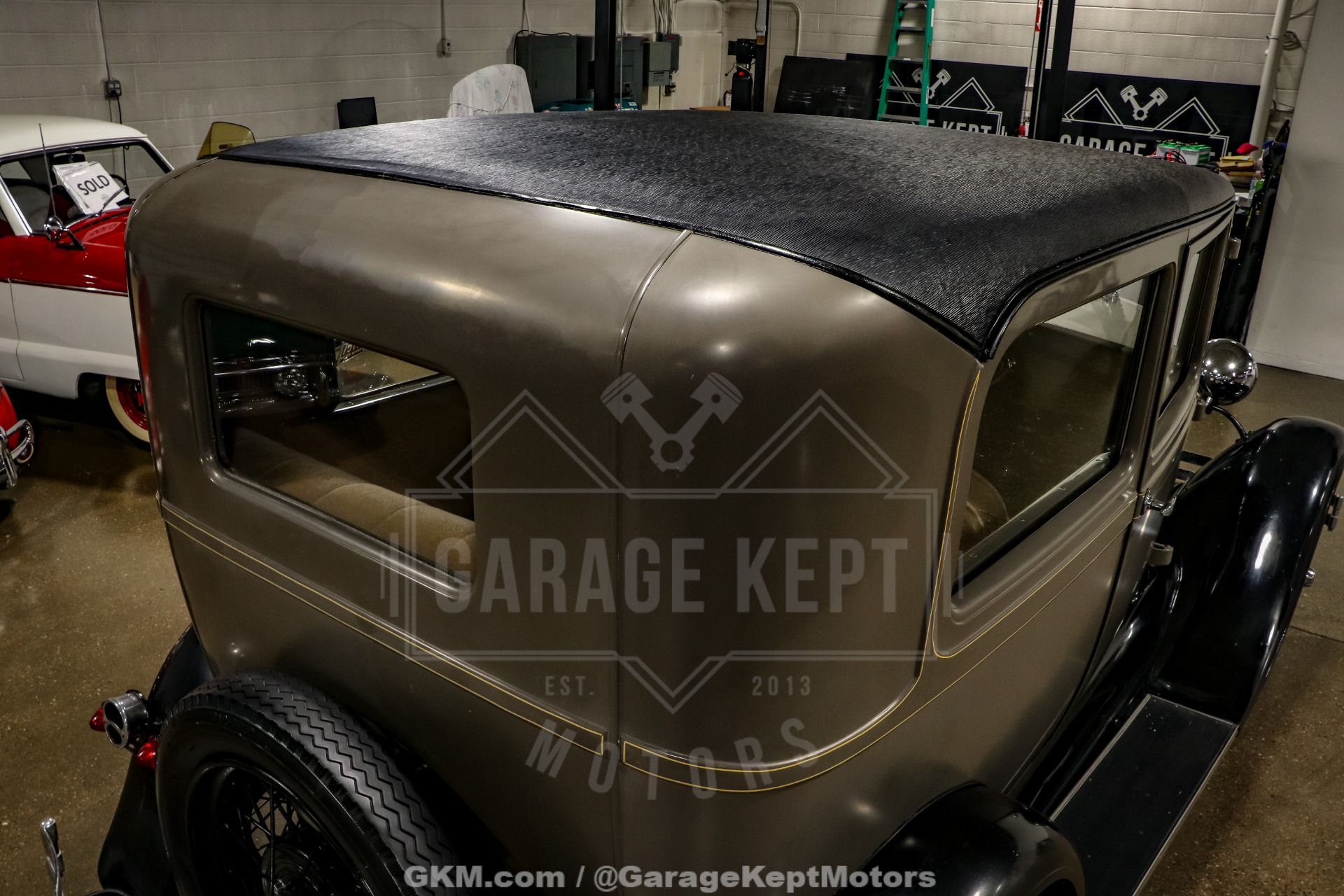 Ford-Model-a-1928-Brown-BeigeTan-10