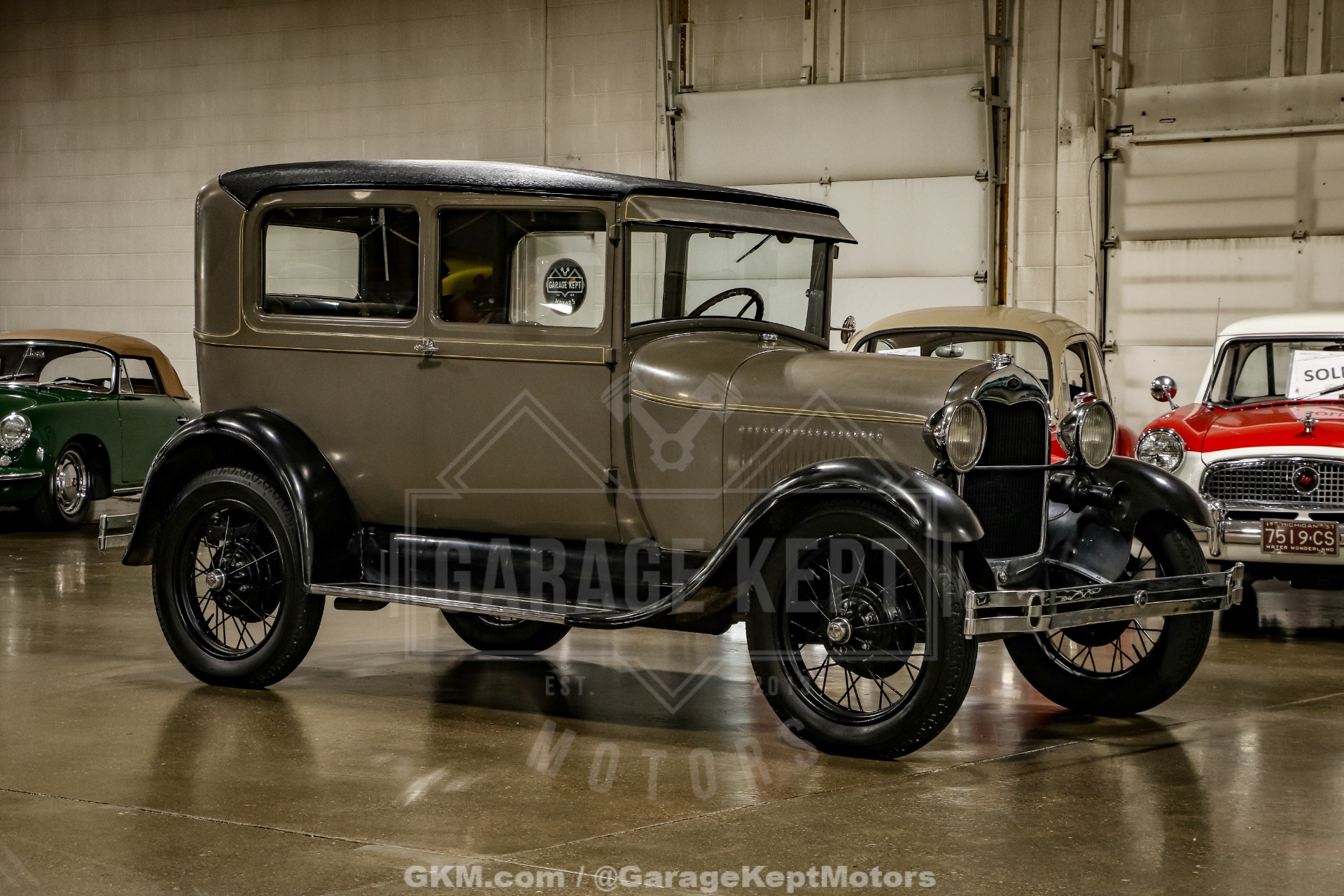 Ford-Model-a-1928-Brown-BeigeTan-11