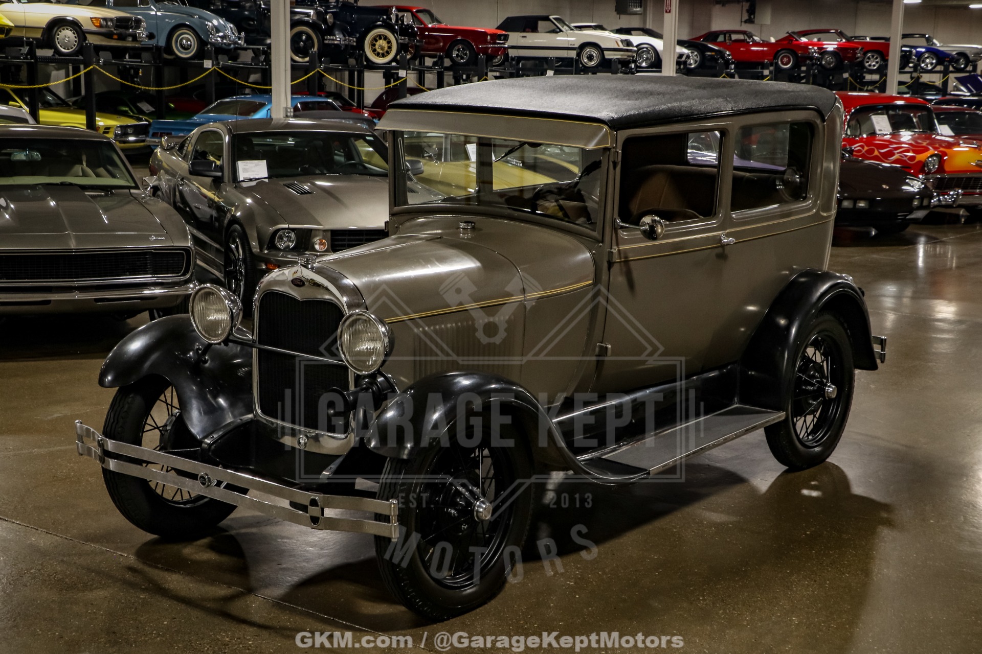 Ford-Model-a-1928-Brown-BeigeTan-12