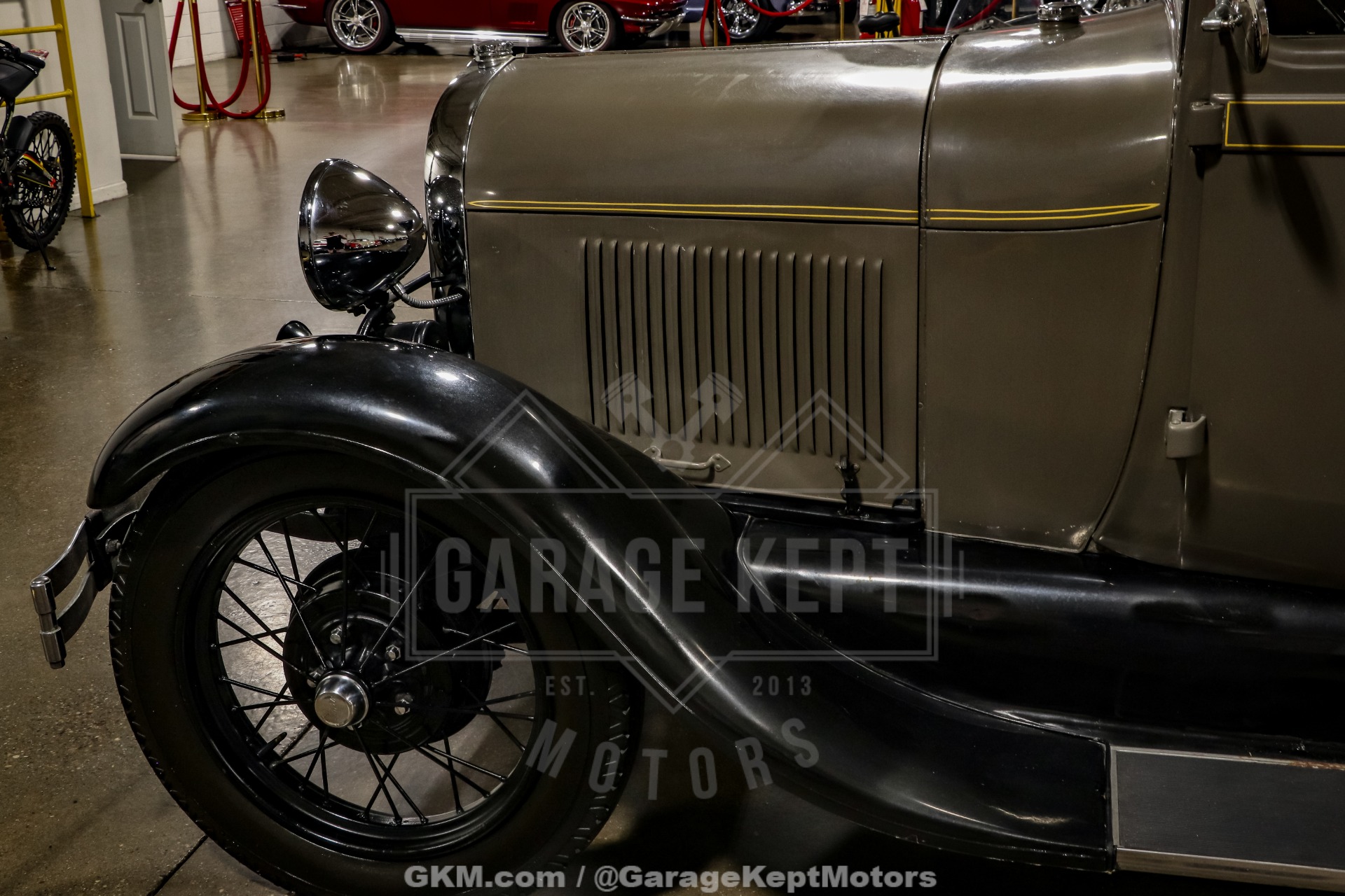 Ford-Model-a-1928-Brown-BeigeTan-13