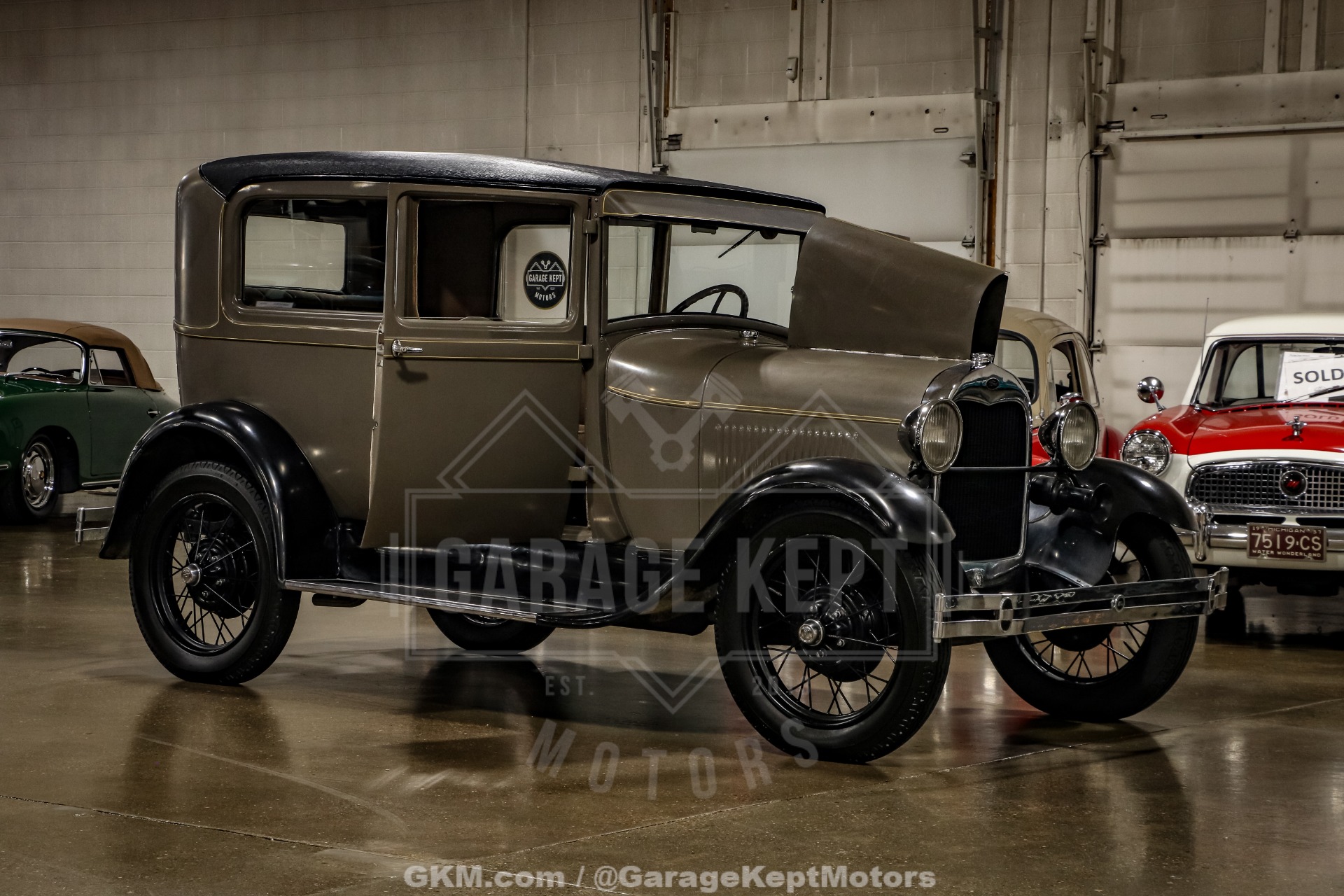 Ford-Model-a-1928-Brown-BeigeTan-16