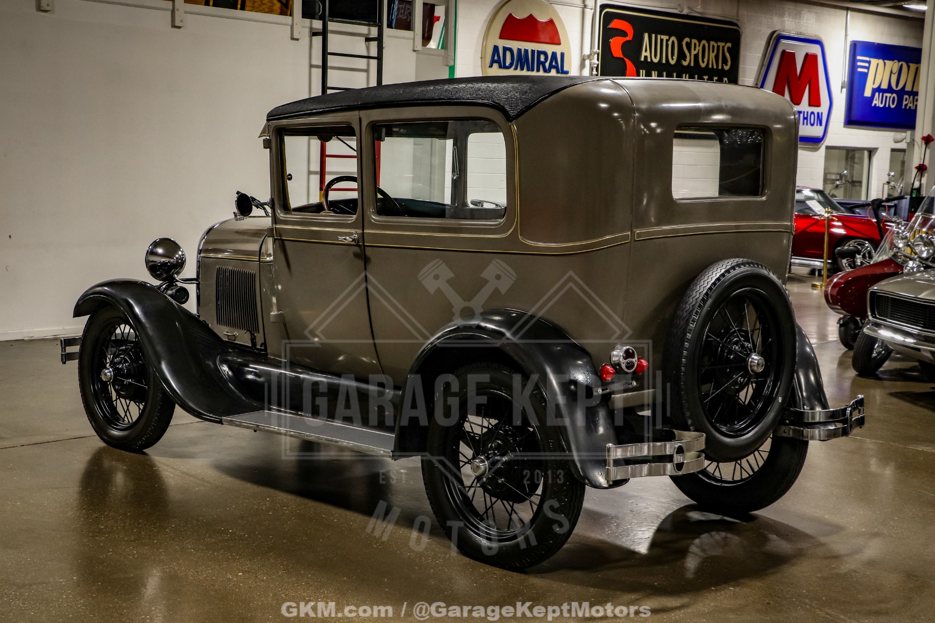 Ford-Model-a-1928-Brown-BeigeTan-17