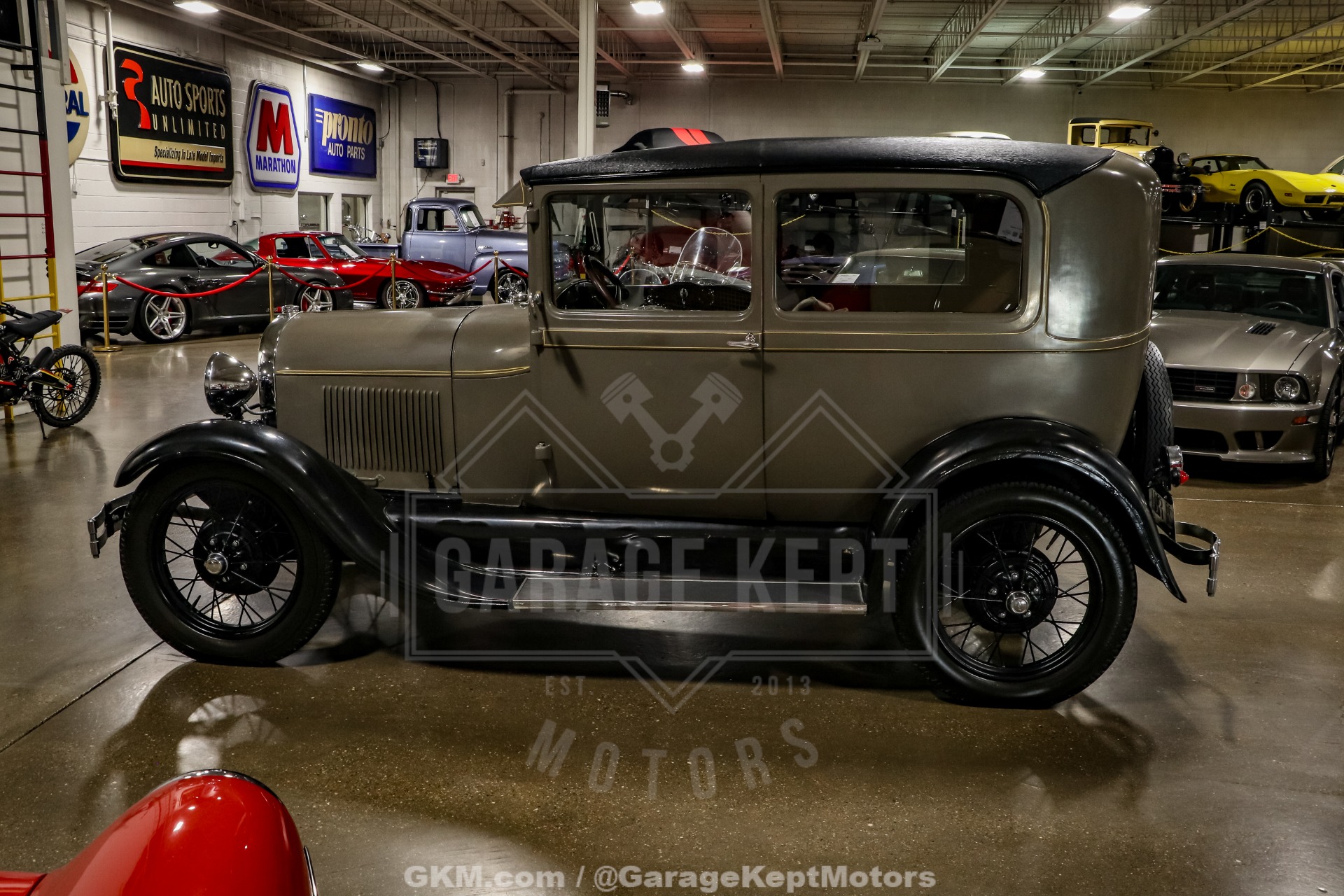 Ford-Model-a-1928-Brown-BeigeTan-21