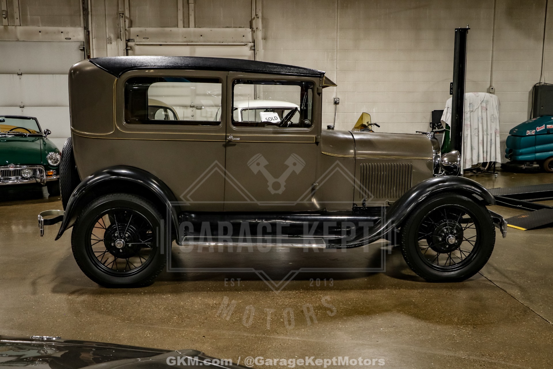 Ford-Model-a-1928-Brown-BeigeTan-22