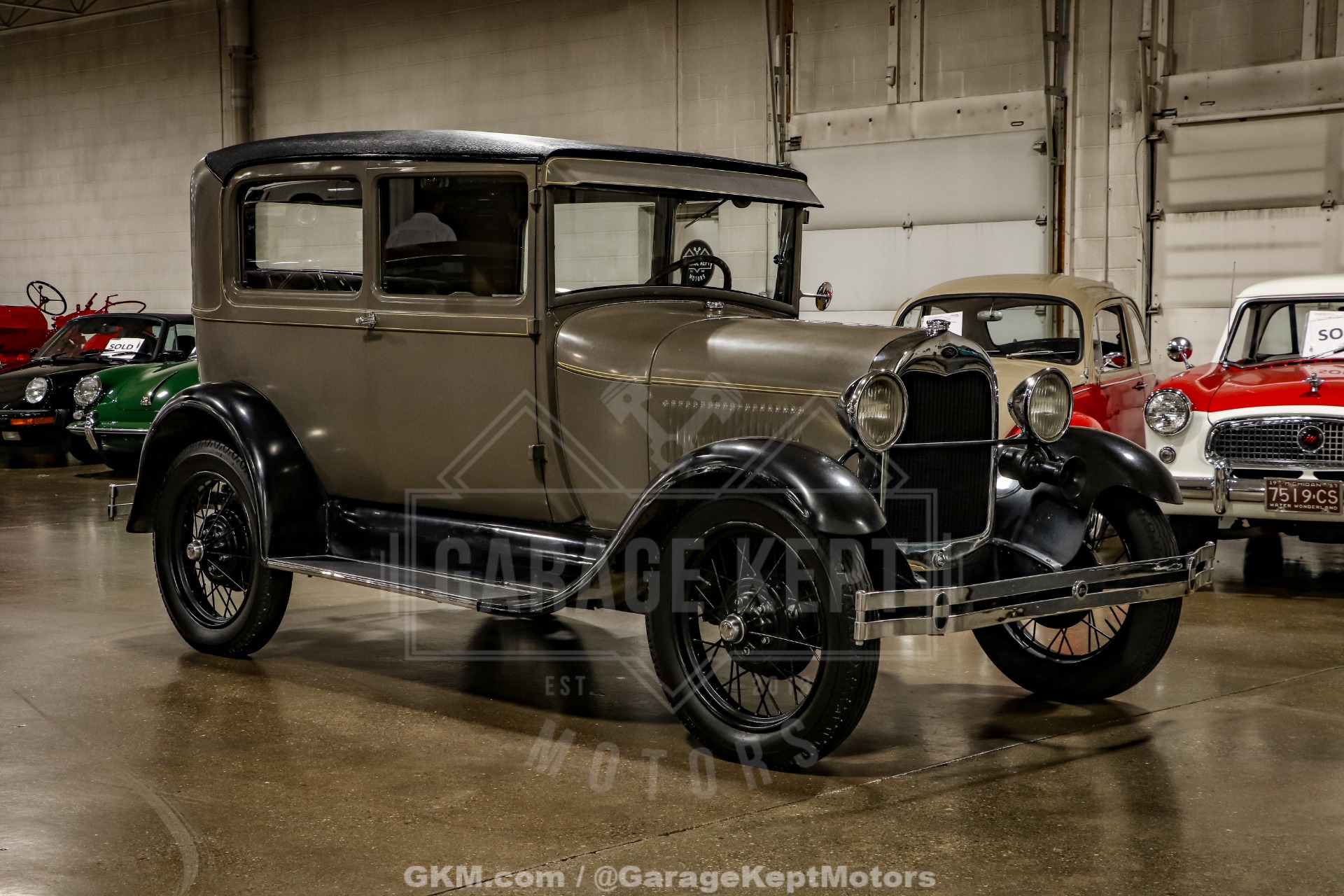 Ford-Model-a-1928-Brown-BeigeTan-24
