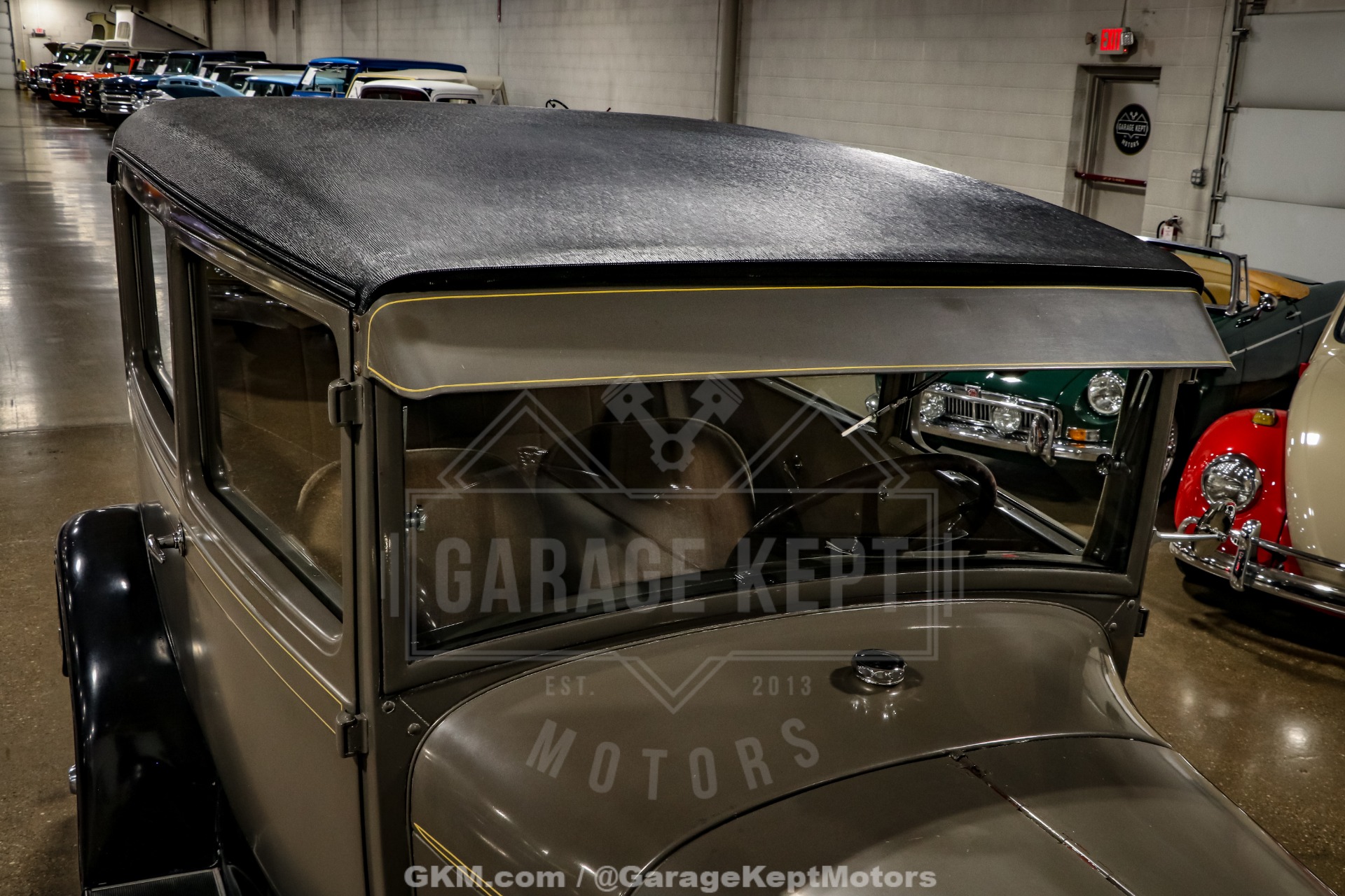 Ford-Model-a-1928-Brown-BeigeTan-27