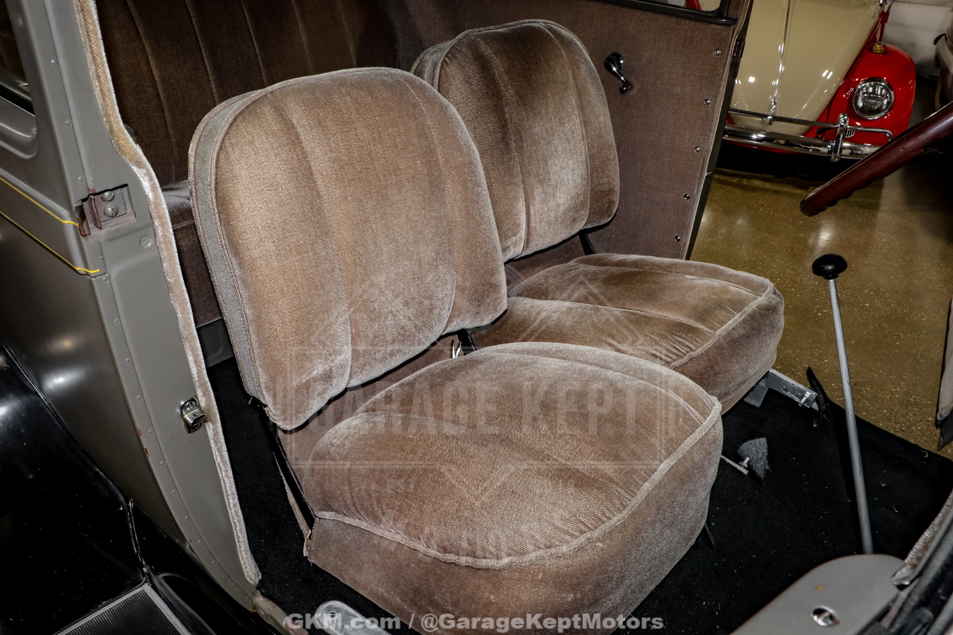 Ford-Model-a-1928-Brown-BeigeTan-3