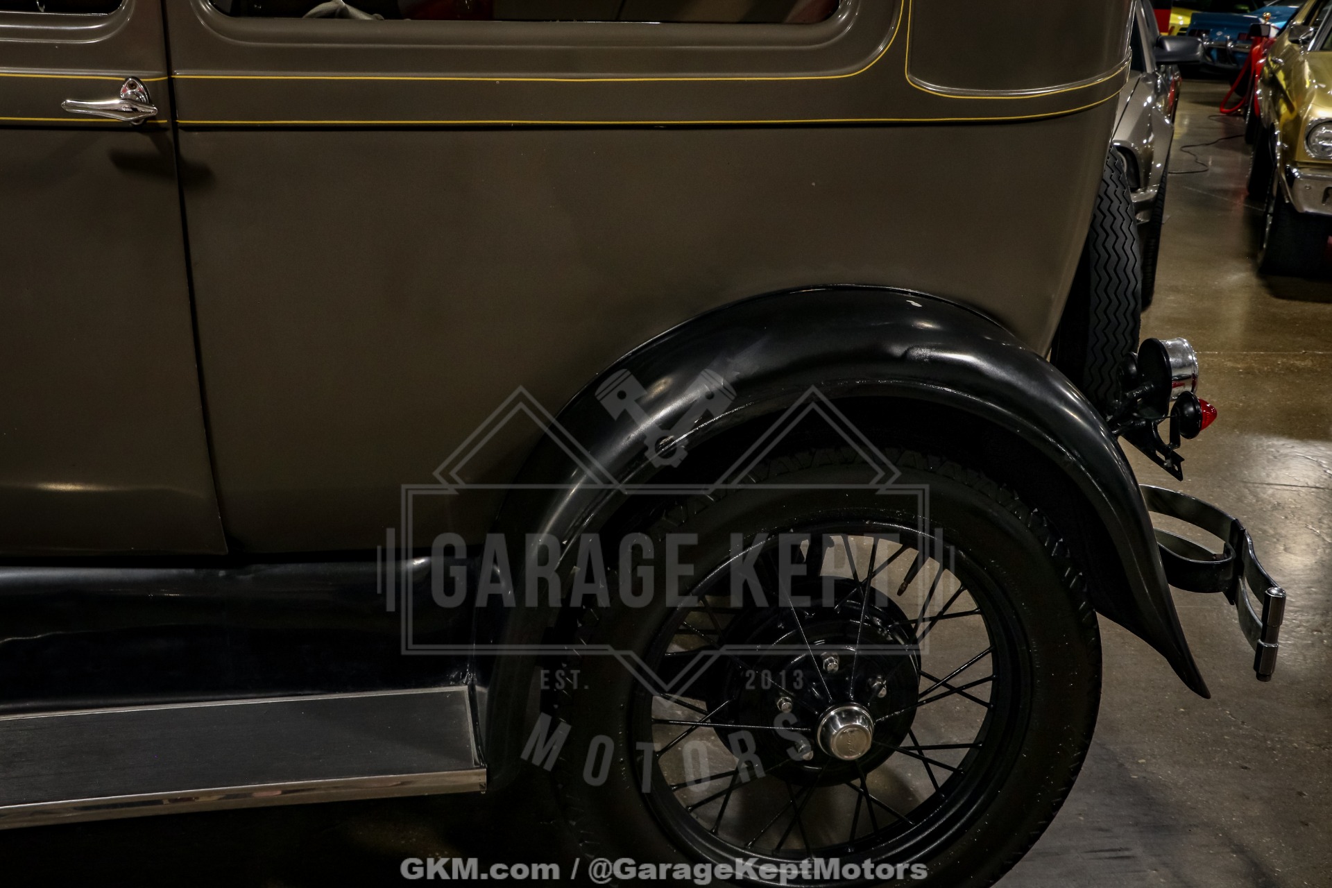 Ford-Model-a-1928-Brown-BeigeTan-38