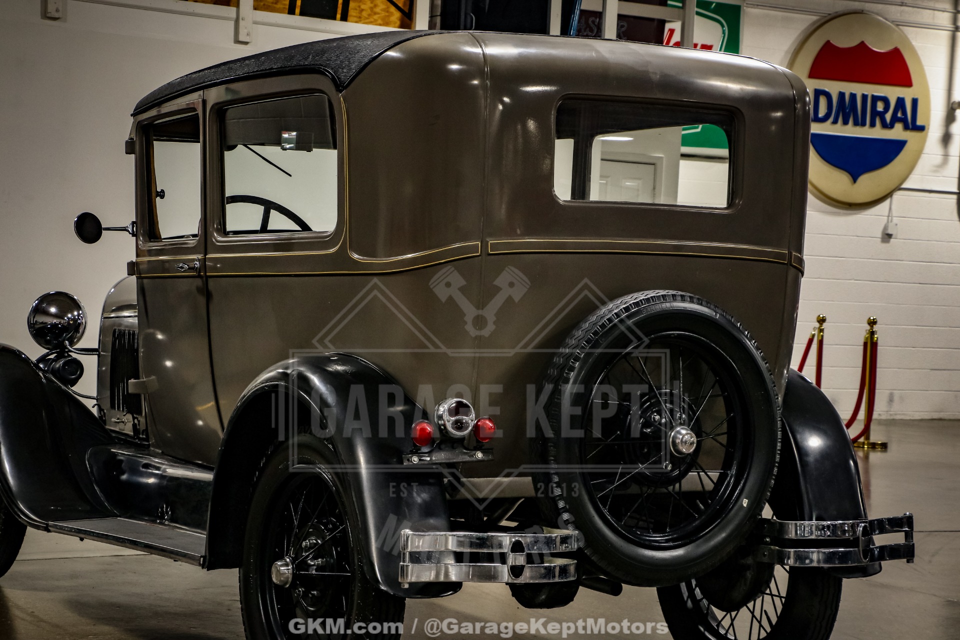 Ford-Model-a-1928-Brown-BeigeTan-40