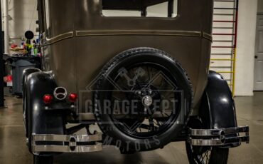 Ford-Model-a-1928-Brown-BeigeTan-41