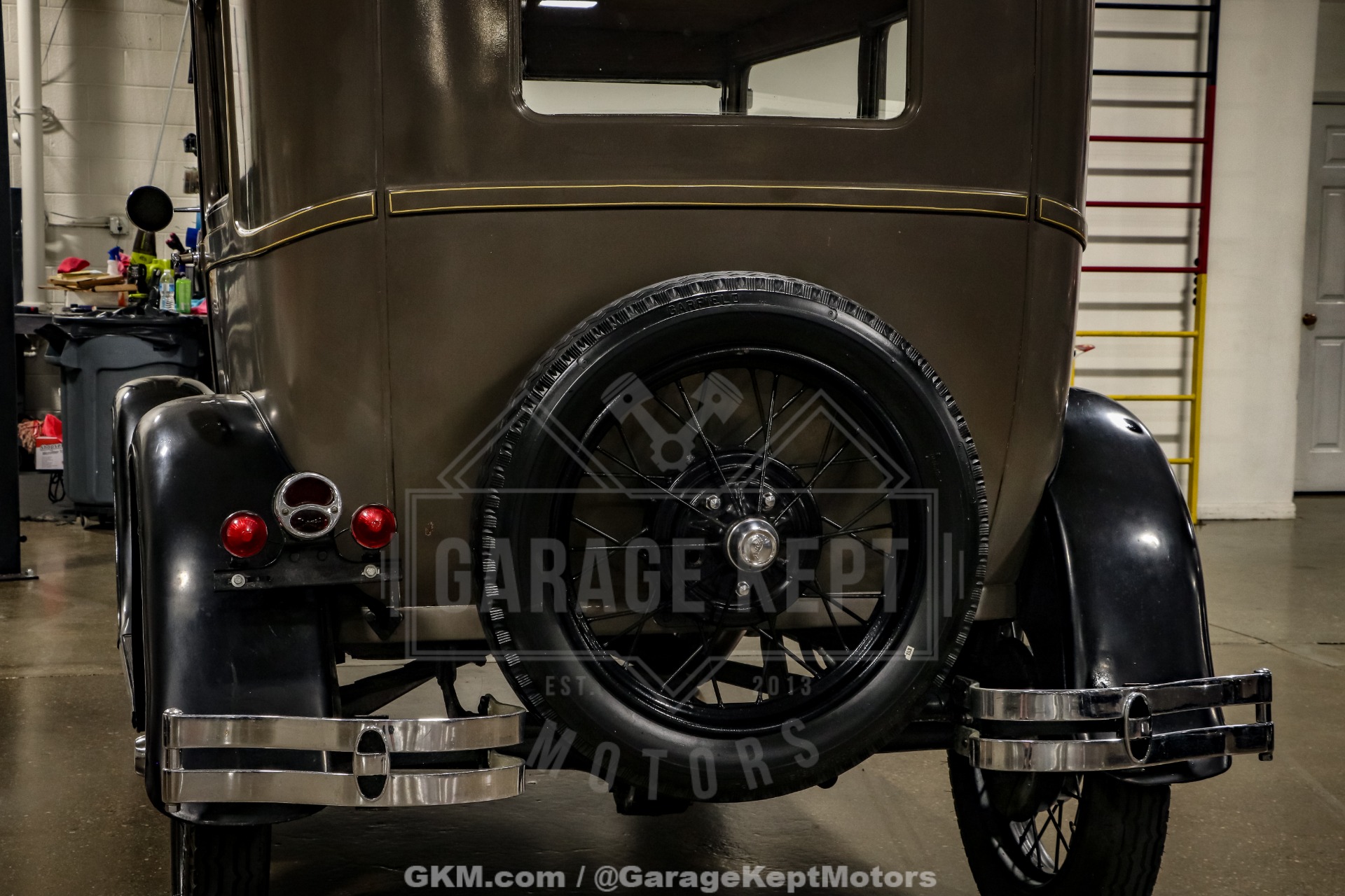 Ford-Model-a-1928-Brown-BeigeTan-41