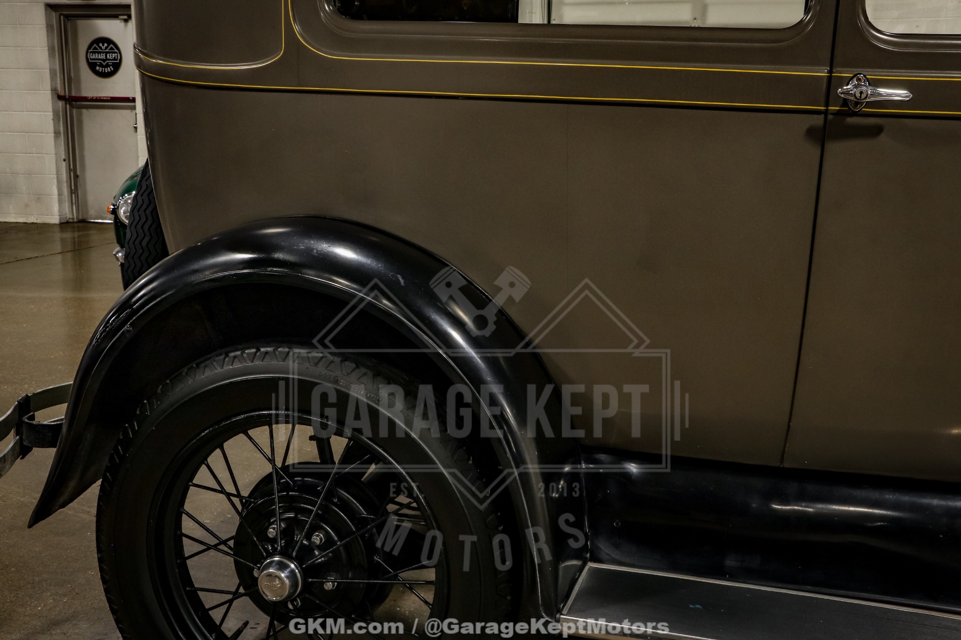 Ford-Model-a-1928-Brown-BeigeTan-43