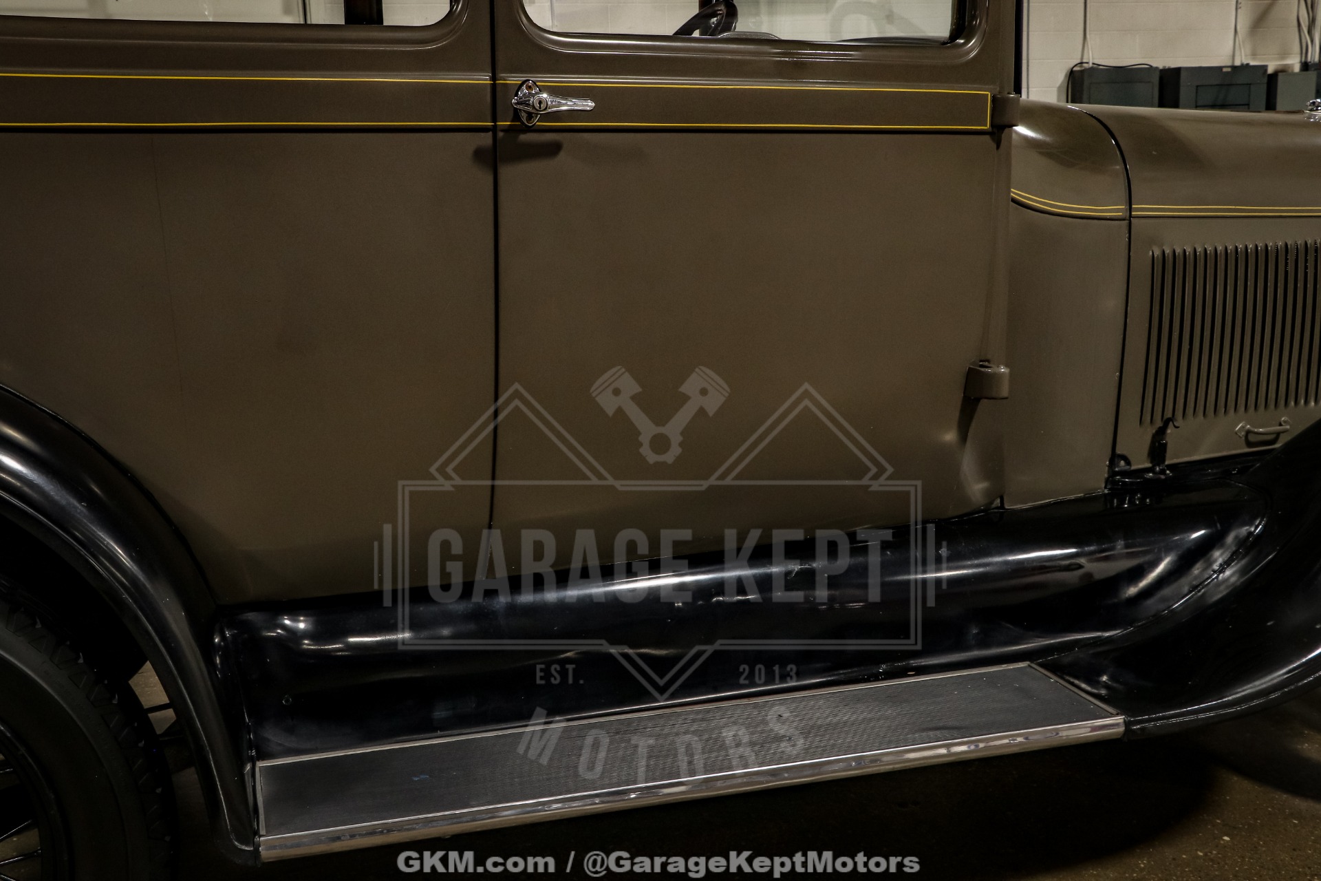 Ford-Model-a-1928-Brown-BeigeTan-44