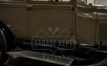 Ford-Model-a-1928-Brown-BeigeTan-45