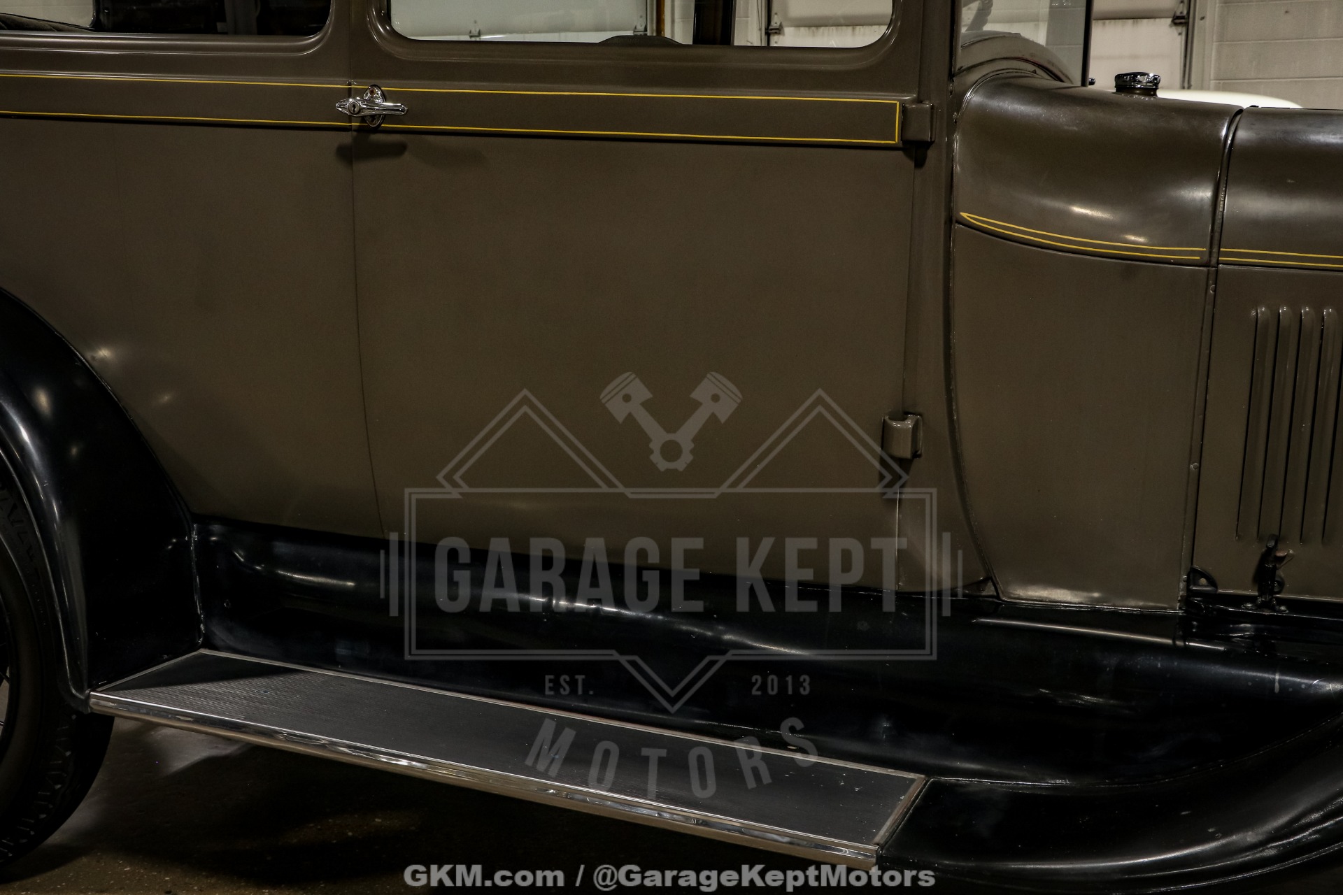 Ford-Model-a-1928-Brown-BeigeTan-45