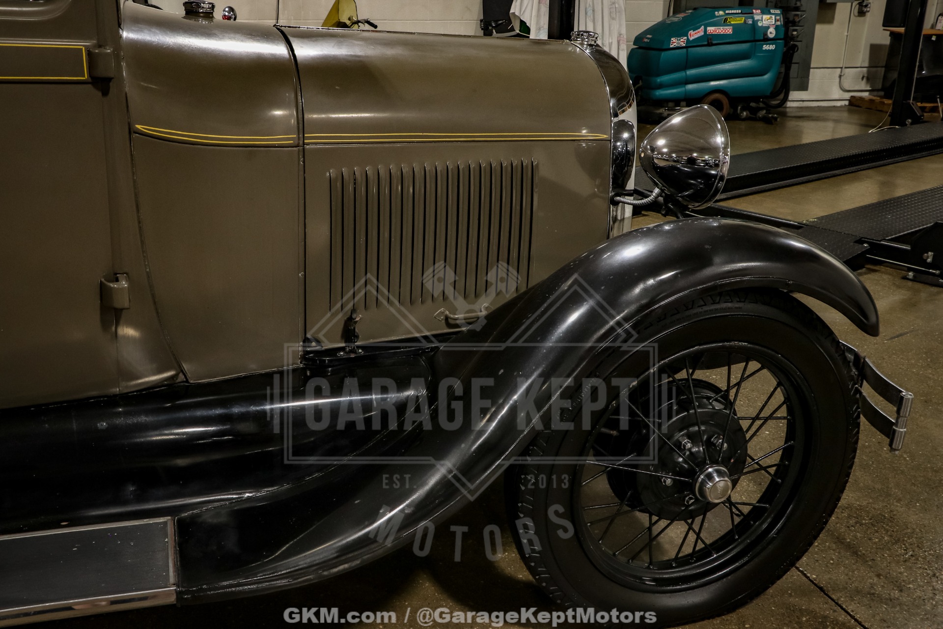 Ford-Model-a-1928-Brown-BeigeTan-46