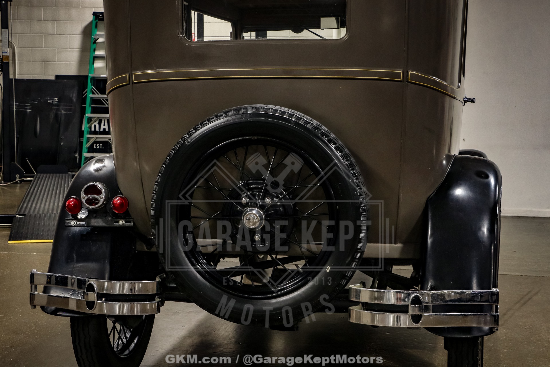 Ford-Model-a-1928-Brown-BeigeTan-47