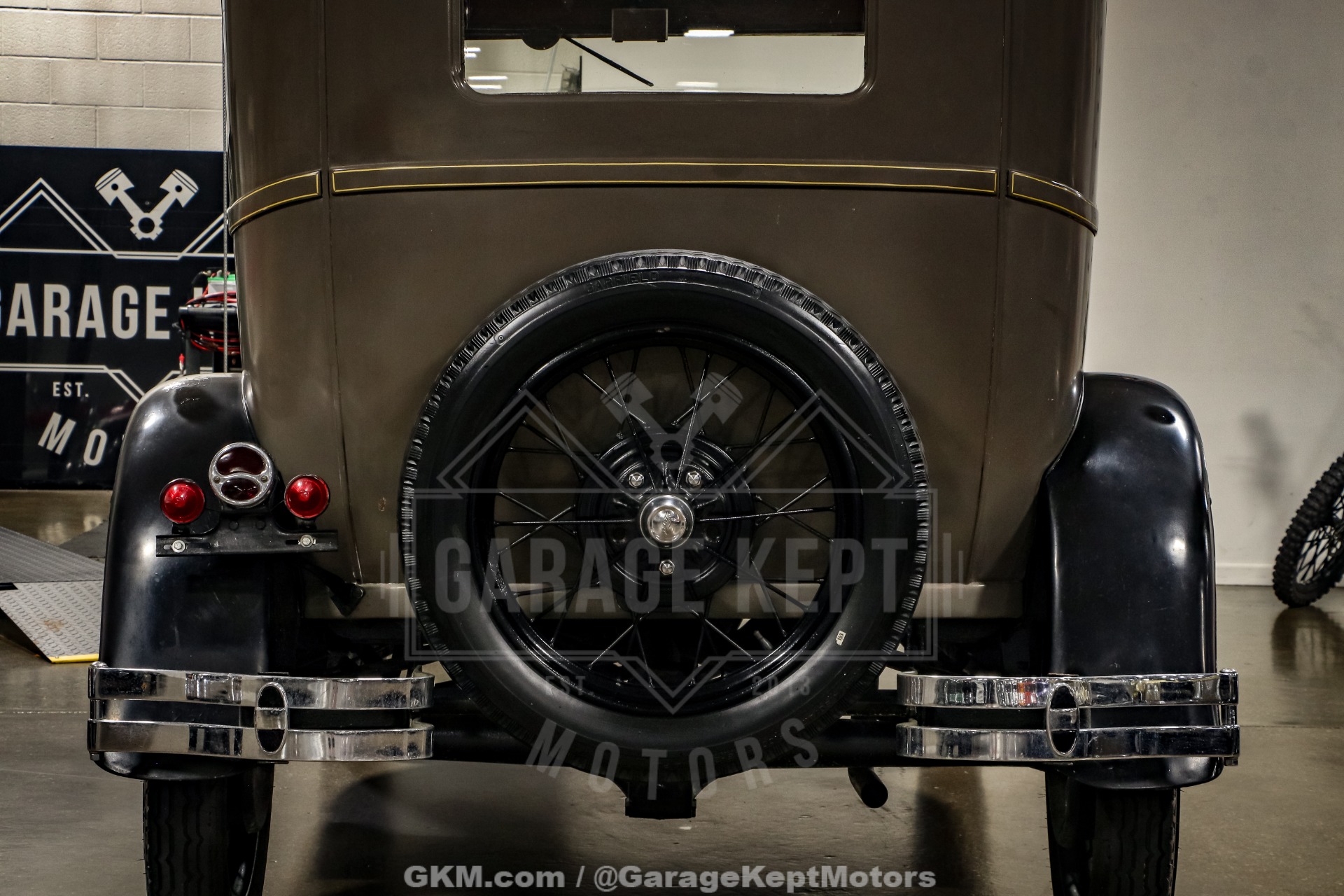 Ford-Model-a-1928-Brown-BeigeTan-48