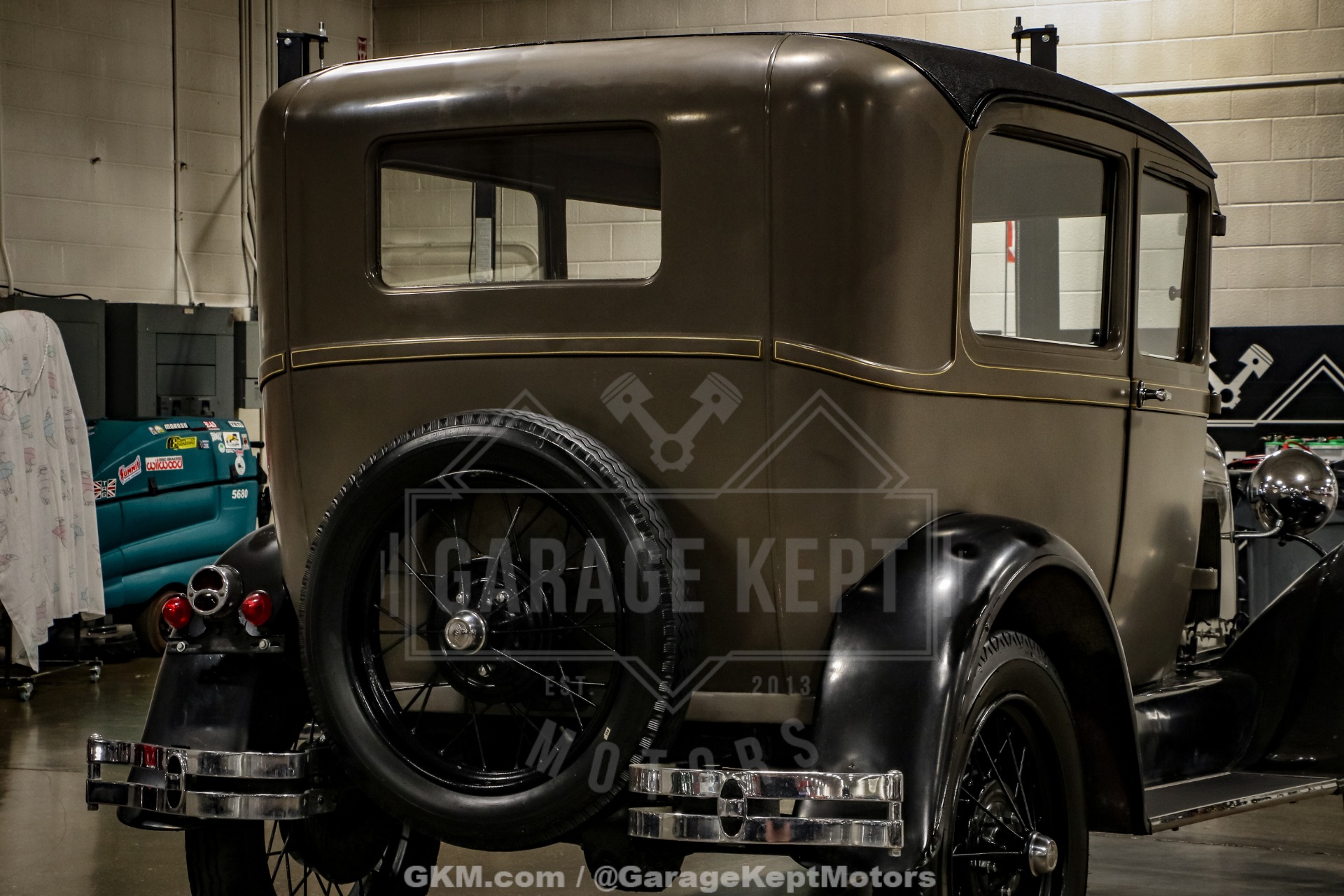 Ford-Model-a-1928-Brown-BeigeTan-49