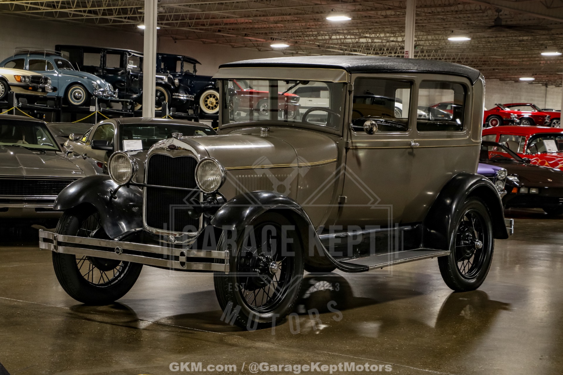 Ford-Model-a-1928-Brown-BeigeTan-6
