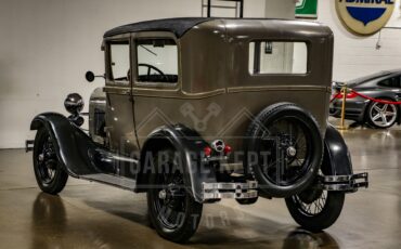 Ford-Model-a-1928-Brown-BeigeTan-7