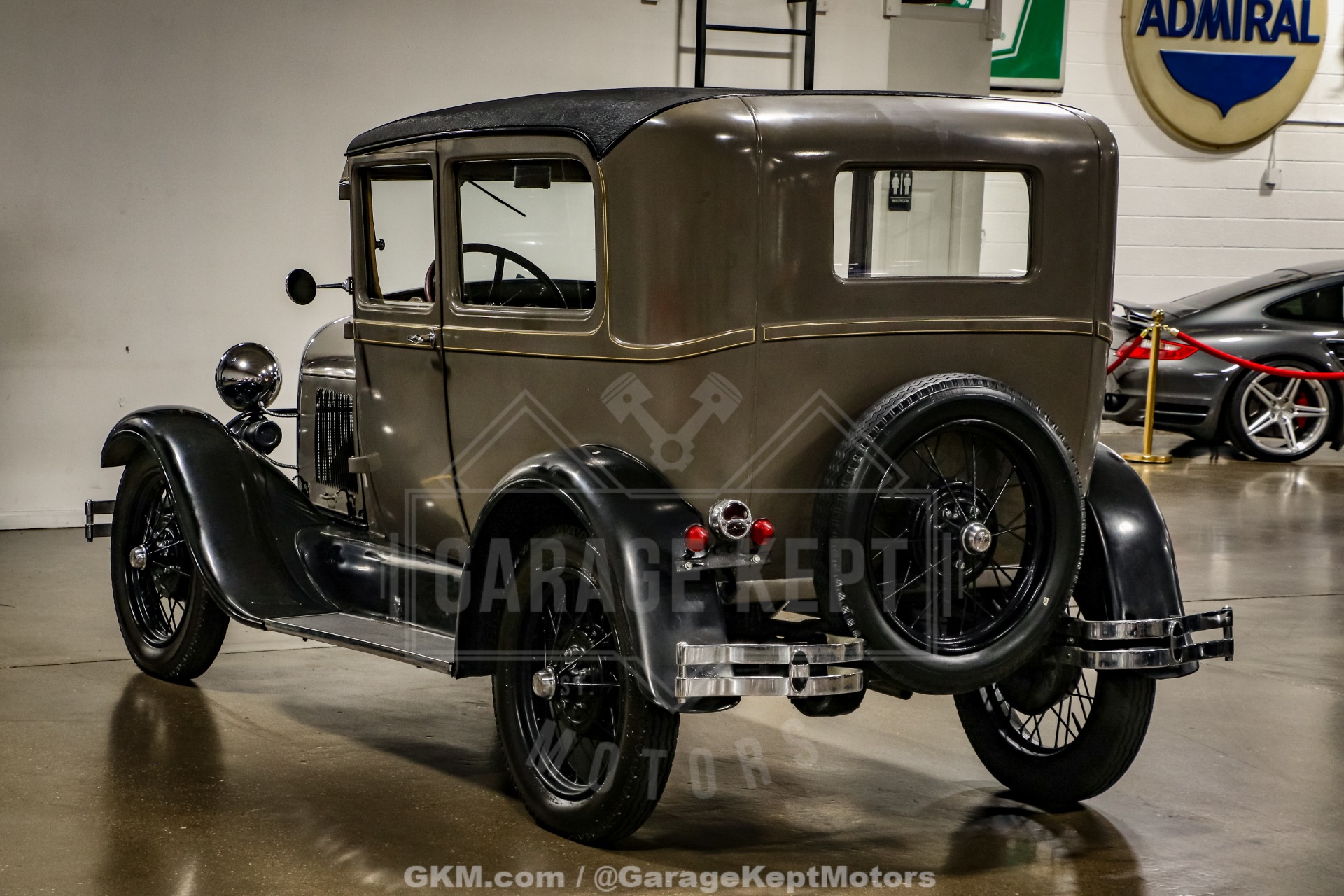 Ford-Model-a-1928-Brown-BeigeTan-7