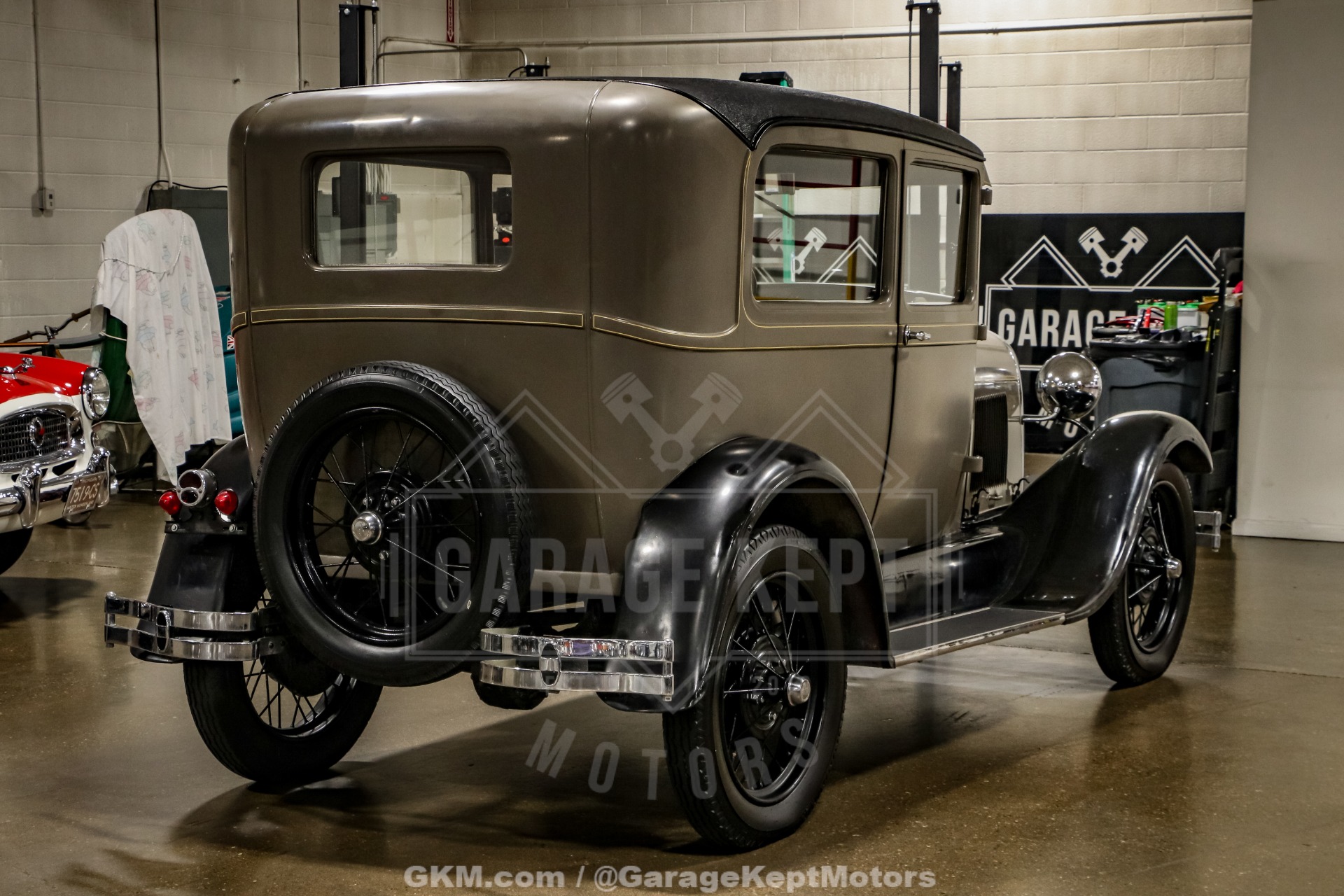 Ford-Model-a-1928-Brown-BeigeTan-8