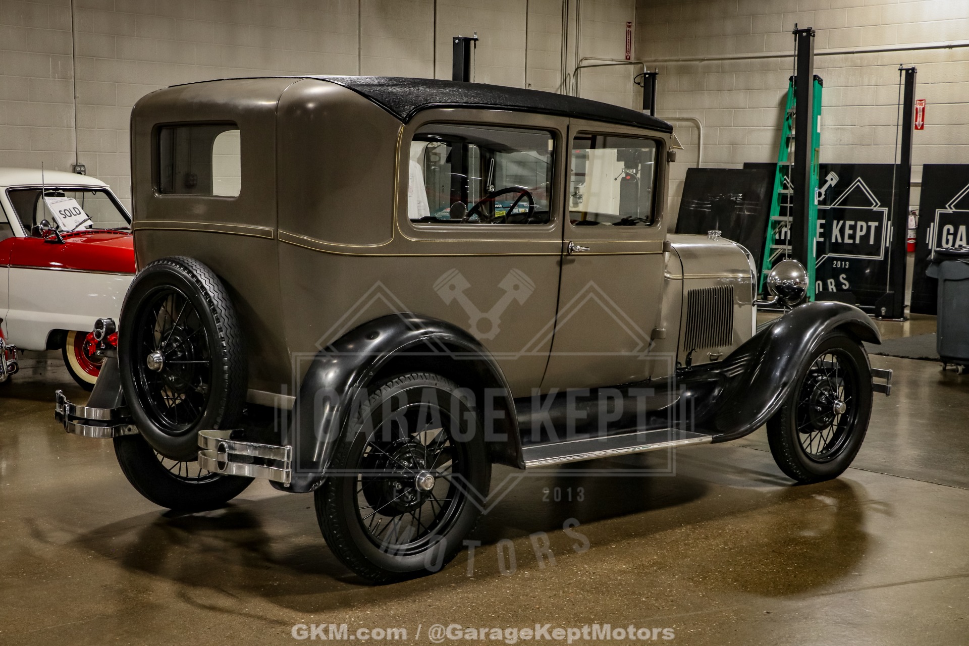 Ford-Model-a-1928-Brown-BeigeTan-9