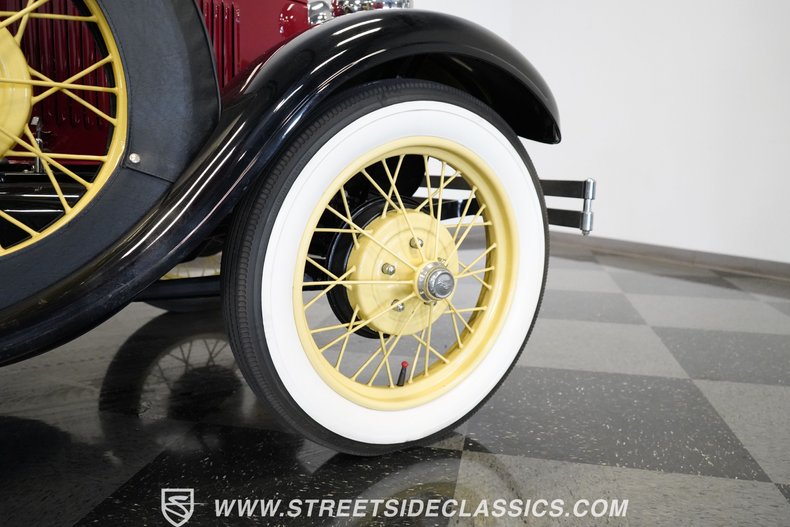 Ford-Model-a-1929-Burgundy-Brown-40